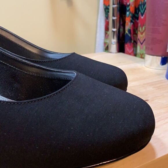 NWOT size 11WW pump heels 2” - Picture 3 of 7